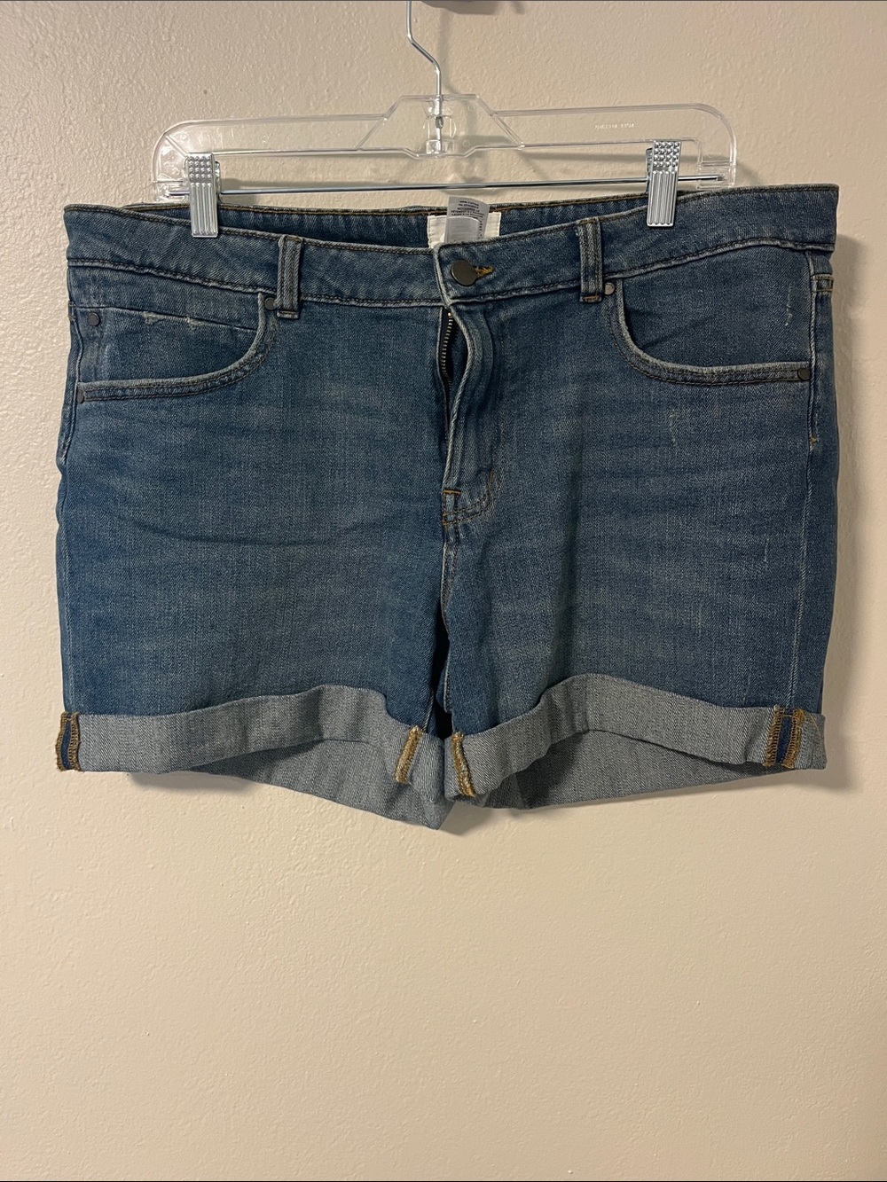 Caslon Boyfriend Mid-Blue Rolled Cuff Denim Shorts-Size 32